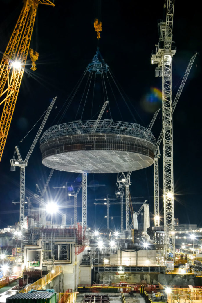 Photos Worlds Largest Crane Completes First Giant Lift At Hinkley