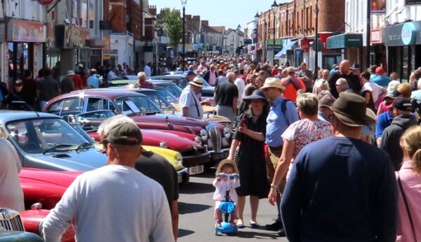 PHOTOS Large Crowds Flock To Burnham On Sea Vintage Vehicles Show