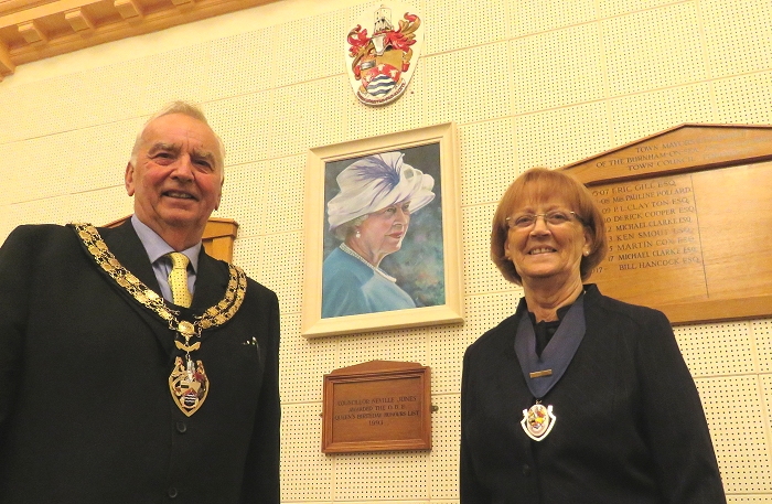 Burnham and Highbridge Mayor and Mayoress unveil new portrait of HM The ...