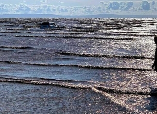 Car is lost to incoming tide on Brean Beach after getting stuck in soft sand and mud