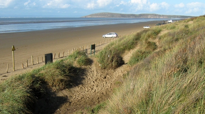 Berrow beach and dunes (Ken Grainger / Berrow Beach and dunes / CC BY-SA 2.0)