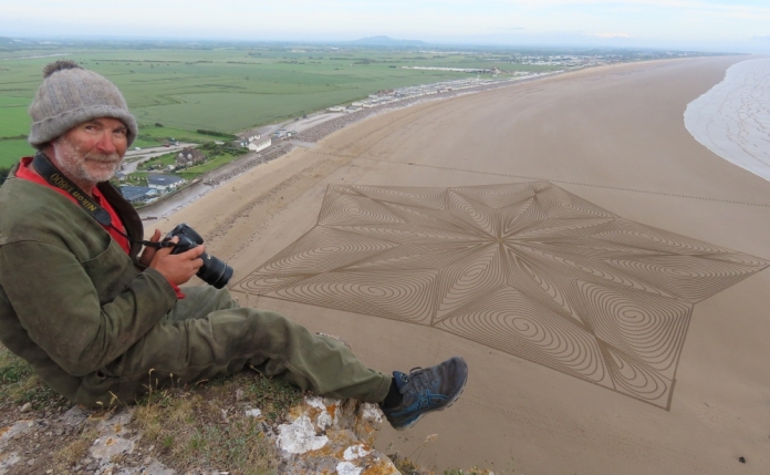 Simon Beck Brean beach sand artist