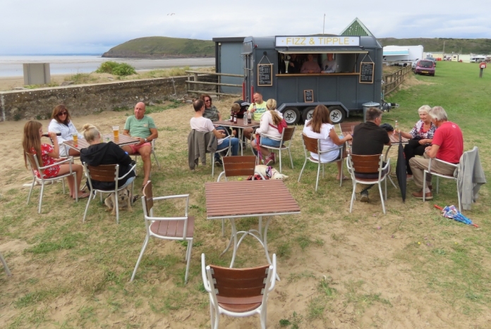 Fizz and Tipple Bar in Brean