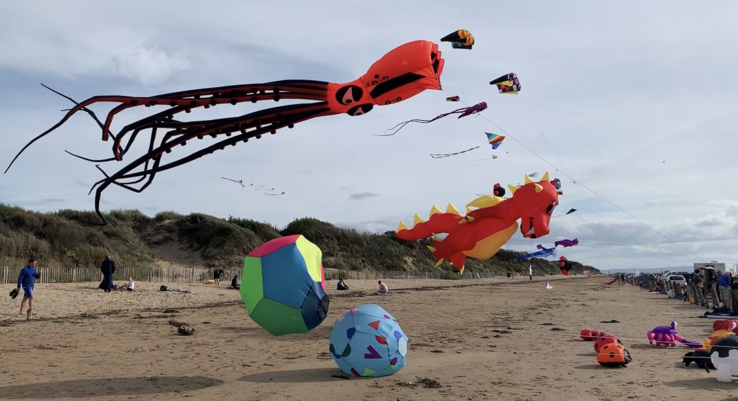 VIDEO: Kite flying displays are a soaraway success on Berrow beach
