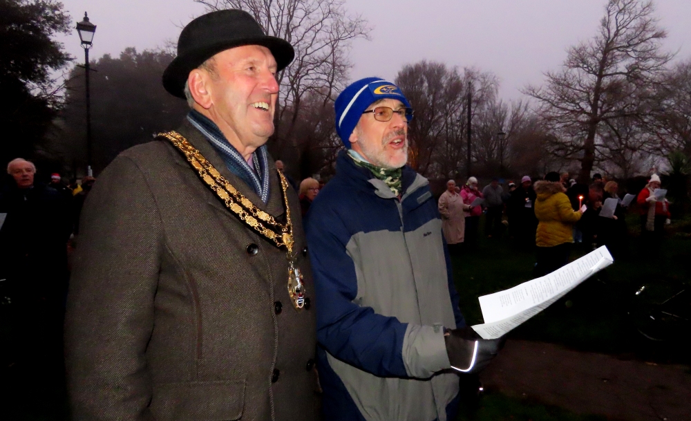 PHOTOS: Hundreds attend 'Carols by candlelight' in Burnham's Manor Gardens