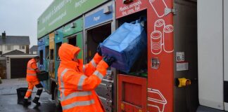 Recycling collection from bin lorry