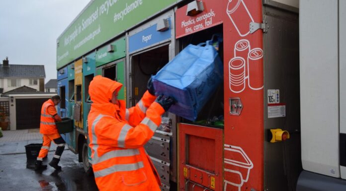 Recycling collection from bin lorry