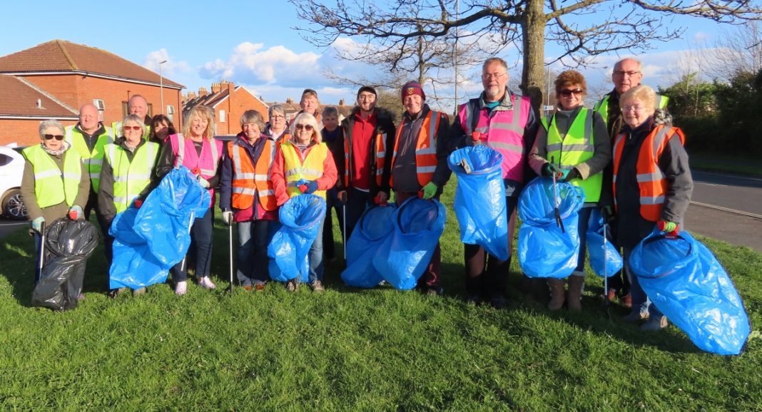 Burnham-On-Sea volunteers hold litter-pick for ‘Great British Spring Clean’