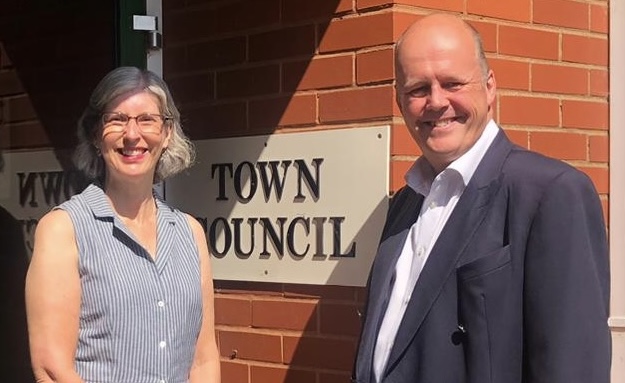 Ashley Fox, the new MP for Bridgwater and Burnham-On-Sea, has this week visited the Burnham and Highbridge Town Council Offices to meet with Mayor, Councillor Sharon Perry.