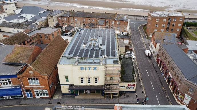 Burnham-On-Sea’s Ritz Social Club has gone green with the installation of 107 new solar panels on the roof of its town centre building.