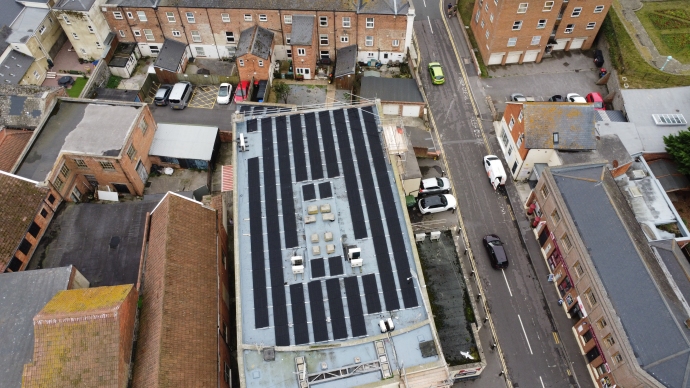 Burnham-On-Sea’s Ritz Social Club has gone green with the installation of 107 new solar panels on the roof of its town centre building.