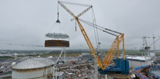 Burnham-On-Sea.com: Giant crane lifts 423-tonne steel liner ring into position at Hinkley Point C