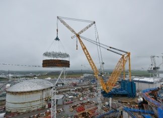 Burnham-On-Sea.com: Giant crane lifts 423-tonne steel liner ring into position at Hinkley Point C